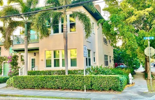 West Palm Beach Apartment | Spacious beautiful 2nd floor of historic home, walk/bike to downtown, Palm Beach