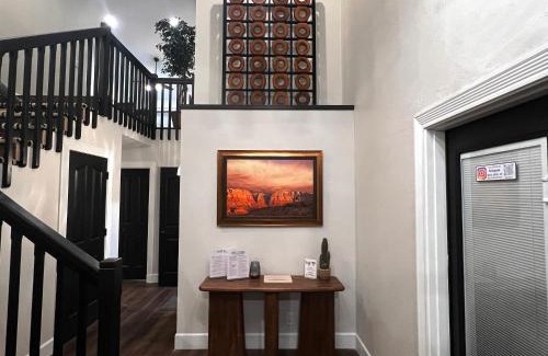 Sedona House | Spacious & Beautiful with Double Decks in Chapel Area