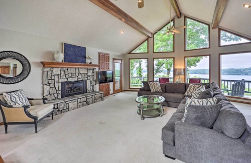Lost Bridge Village House | Spacious Beaver Lake Home w/ Stunning Views!