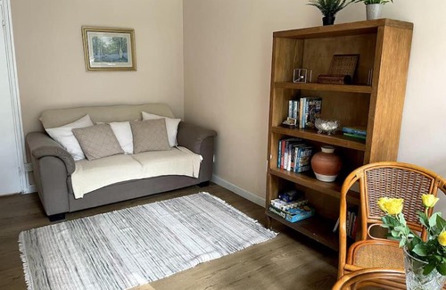 Highbury Apartment | Spacious Bedroom Apartment near Tube