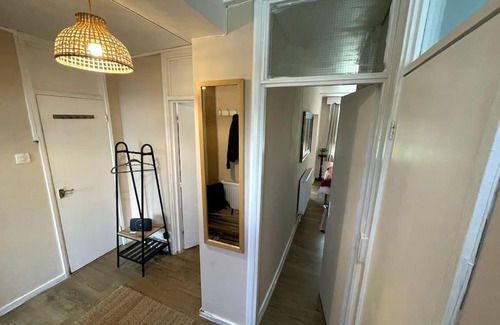 Highbury Apartment | Spacious Bedroom Apartment near Tube