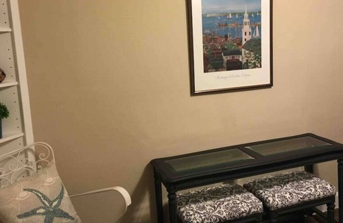 Albany House | Spacious Bedroom Close to Hospital - Women Only