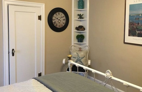 Albany House | Spacious Bedroom Close to Hospital - Women Only
