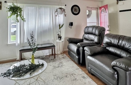 Springfield House | Spacious bedroom with private bathroom