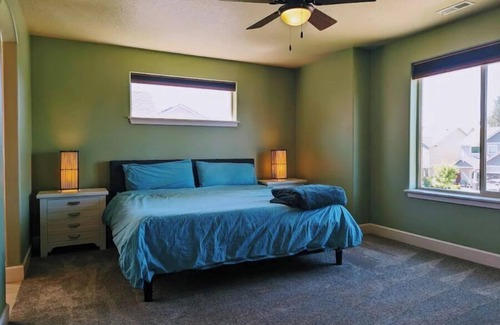 Larkspur House | Spacious Bend Getaway