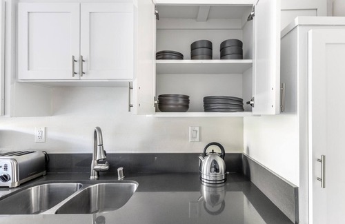 Beverly Grove Apartment | Spacious Beverly Hills 1BR near Beverly Center, by Blueground
