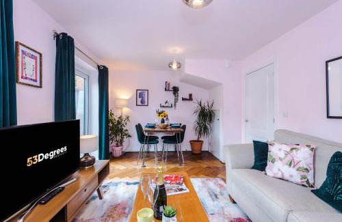 Manchester House | Spacious & Bright 2-Bed Home by 53 Degrees Property, Perfect for Couples with Parking & Garden