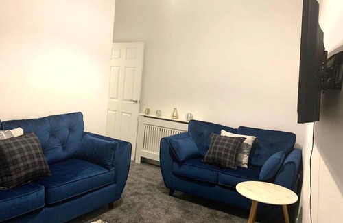 Bothwell Apartment | Spacious, bright, 3 bed, Suitable for Long Stays