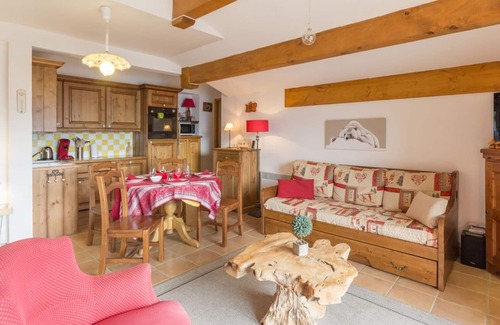 Les Eucherts Apartment | Spacious & Bright Apartment · Ski-in/Ski-out · Covered Parking