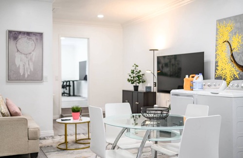 Westmont House | Spacious & Bright Home Fully Equipped