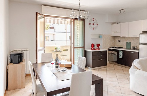Santa Maria Novella Apartment | Spacious & Bright & Private Parking in Florence,Just Minutes to Historic Center