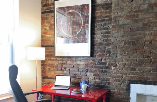 Hunters Point Apartment | Spacious, Bright Artist Loft:Clean/WiFI/free prking/washr/dryr