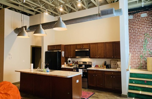 Capitol View House | Spacious & Bright West end loft 🌿☀️