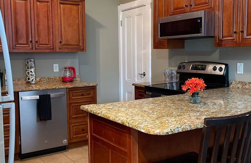 Metro Center House | Spacious brownstone in historic Downtown