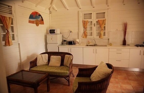 Sainte-Anne House | SPACIOUS BUNGALOW IN CREOLE TYPE F2 800M QUIET TOWN OF SAINTE ANNE 97180