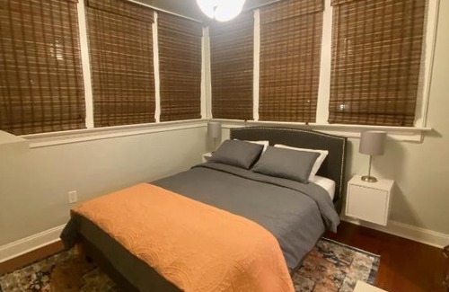 Sunnyside House | Spacious Bungalow in Sunnyside.