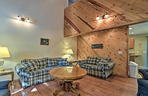 Springville House | Spacious Cabin on Kentucky Lake w/ Large Deck!