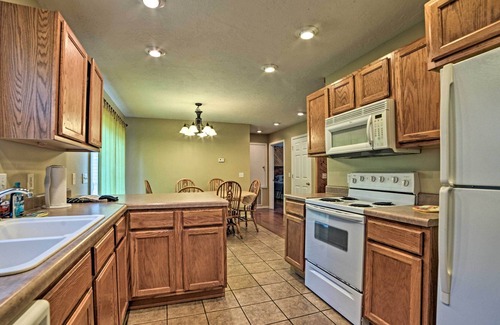 Springville House | Spacious Cabin on Kentucky Lake w/ Large Deck!