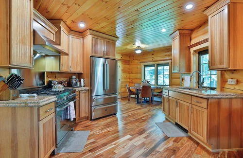 Eldred Cabin | Spacious Cabin on Private Lake w/kayaks, Luxury Amenities