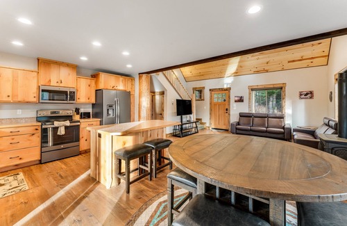 Bigfork Cabin | Spacious cabin overlooking Swan Lake with 2-story deck, fireplace & firepit