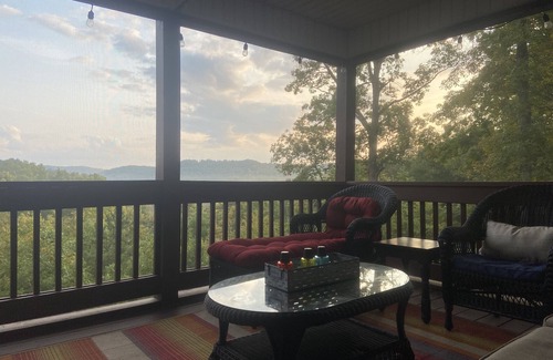Sloans Valley Cabin | Spacious Cabin with a View