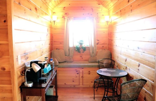 Hot Springs House | Spacious Cabin with Excellent Views/Hot Tub/Wi-Fi