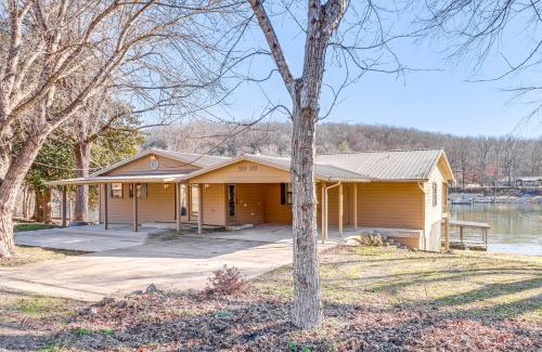 Flippin House | Spacious Cabin with Private Dock on White River!