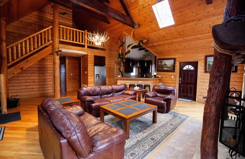 Friendship Cabin | Spacious cabin with two full kitchens