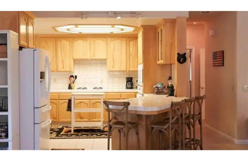 Shaver Lake Ski Chalet | Spacious cabin with game room free WIFI & parking