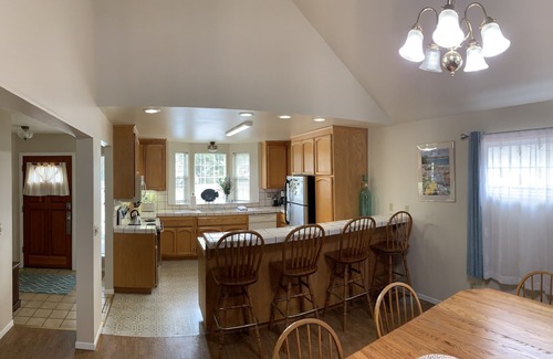 Capitola House | Spacious Capitola Home, Inviting LARGE backyard, BBQ and minutes to the BEACH!