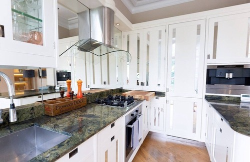 Harrogate Condo | Spacious central apartment to town with views