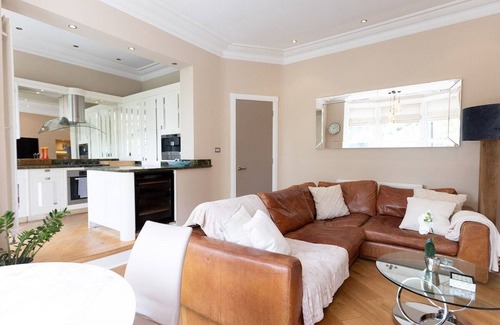 Harrogate Condo | Spacious central apartment to town with views