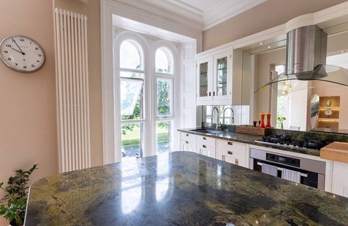 Harrogate Condo | Spacious central apartment to town with views