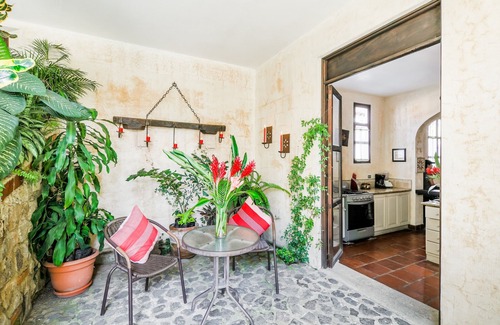 Antigua Guatemala Apartment | Spacious Central & Hidden Secret (pool & hot tub)
