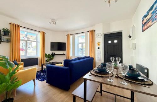 Brighton City Centre Apartment | Spacious Central Apartment, Great for Families, Groups, Business - Close to Station