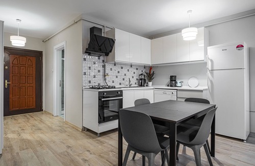 Zeytinburnu Apartment | Spacious Central Apartment Crossroads of Transports