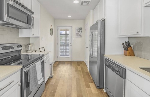 Mid City South Condo | Spacious, Centrally Located 2bd Condo w/ Pool