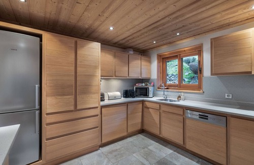 Les Allues Ski Chalet | Spacious Chalet for 14 with Sauna, Fireplace, Near Ski Bus