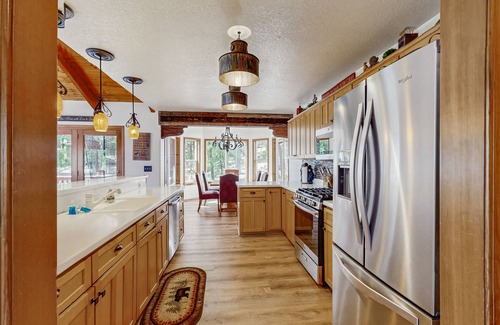 Munds Park House | Spacious Chalet w/two decks, fire pit, hammock - close to Lake, hiking, golf