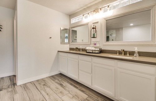 Chandler House | Spacious Chandler 5 Bdrm w/ Pool, Hot Tub, Game Room!