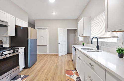 University City House | Spacious & Charming Home, 7 mintes from Forest Park in St. Louis
