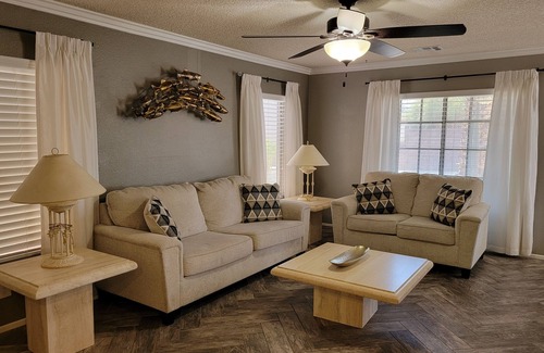 Whitney Ranch House | Spacious, chic 5 BR 5 min from mall, casino, etc!