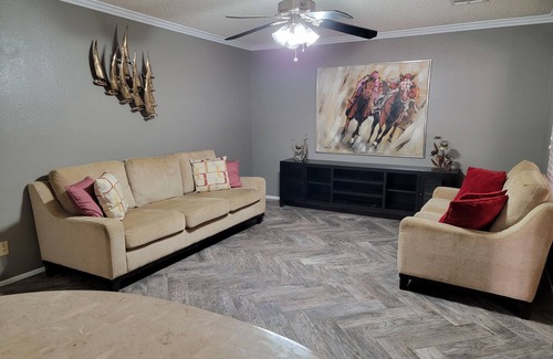 Whitney Ranch House | Spacious, chic 5 BR 5 min from mall, casino, etc!