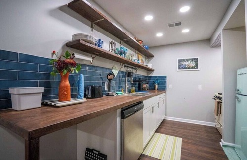 East Side Apartment | Spacious, Chic, and Artistic Suite near Kirkwood and East Lake Golf Course!