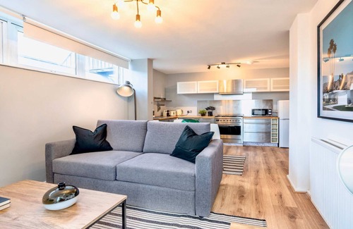 Covent Garden Apartment | Spacious, Chic Apartment in Covent Garden