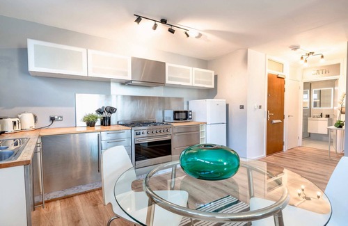 Covent Garden Apartment | Spacious, Chic Apartment in Covent Garden