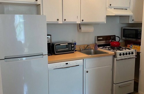 Brooklyn Heights Apartment | Spacious, Clean 1 Bedroom + Office