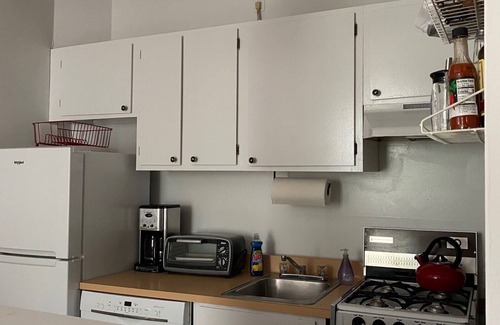 Brooklyn Heights Apartment | Spacious, Clean 1 Bedroom + Office