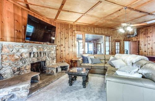 Yosemite Lakes House | Spacious Coarsegold Getaway about 34 Mi to Yosemite!