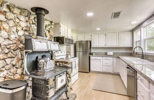 Yosemite Lakes House | Spacious Coarsegold Getaway ~ 34 Mi to Yosemite!